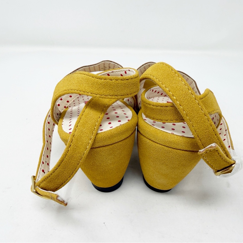 But Another Innocent Tale Yellow Wedge Sandals 6.5 Peep Toe Cutout Retro Mod - Picture 6 of 9